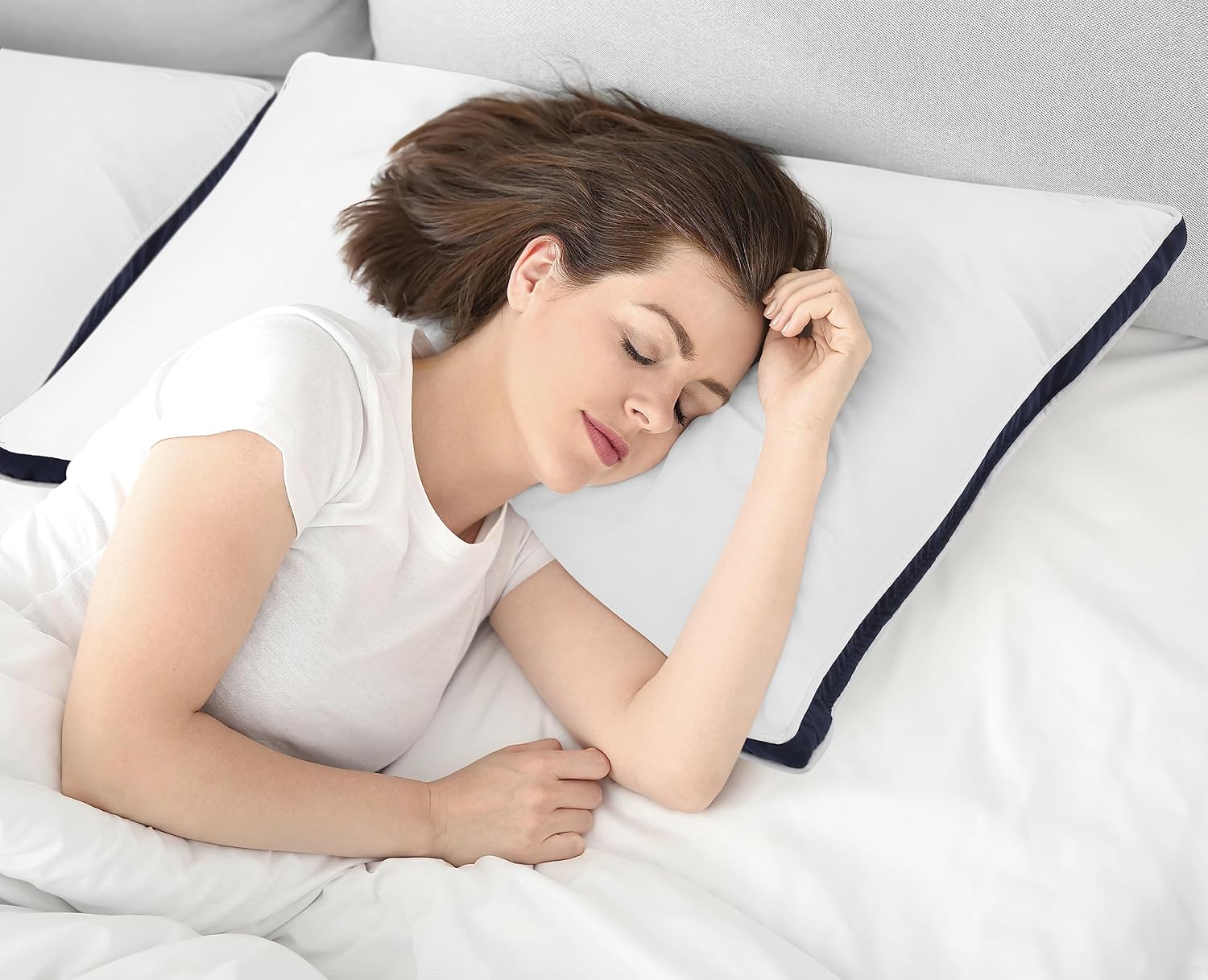 Utopia Bedding Pillows 2 Pack Queen Size, (Navy) Hotel Quality Pillows, Brushed Fabric, Bed Pillow for Back, Stomach or Side Sleepers - 18 x 26 inch / 45 x 66 cm