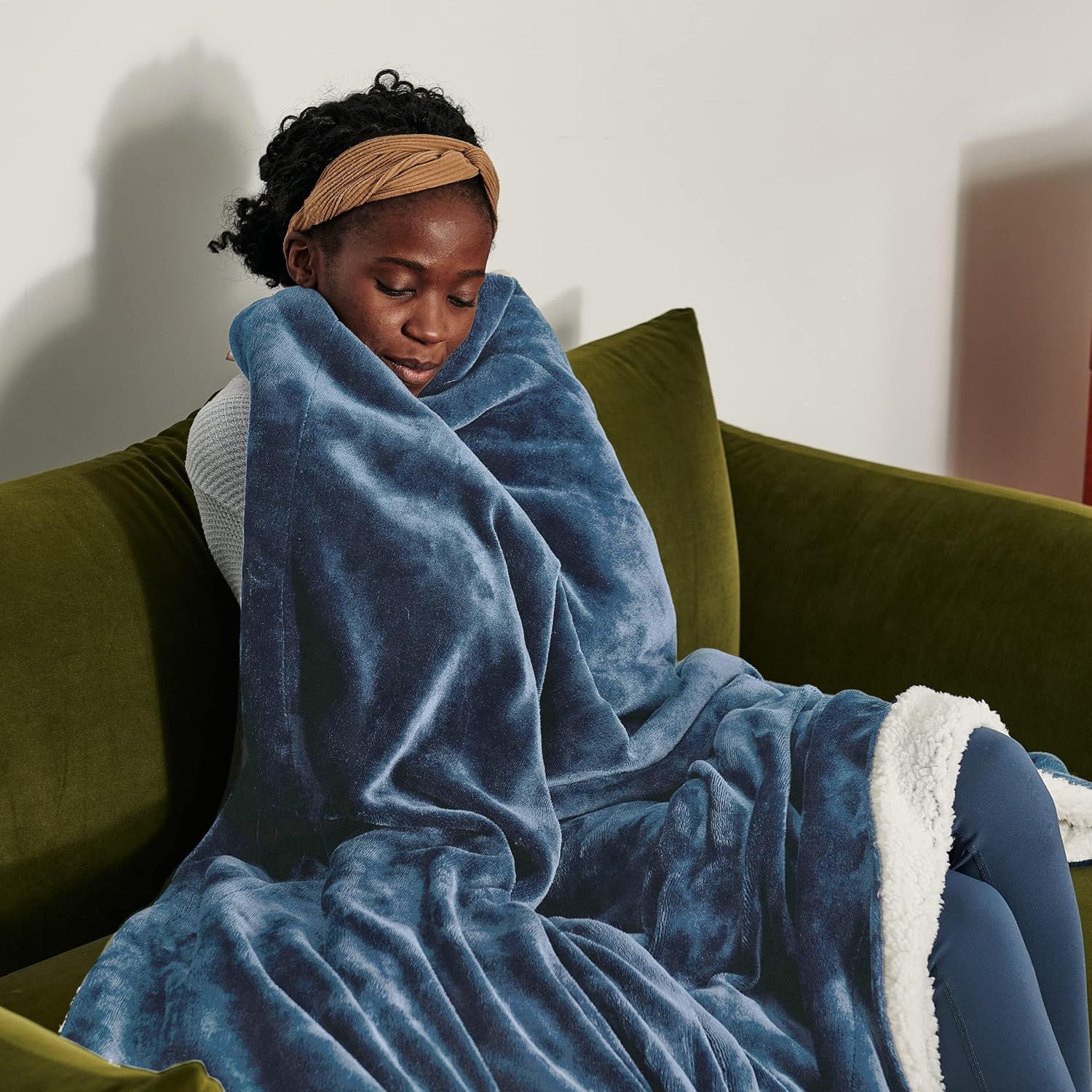 Bedsure Sherpa Fleece Throw Blanket - Fluffy Microfiber Solid Blankets for Bed and Couch Double/Twin Size, Silver Grey, 150x200cm